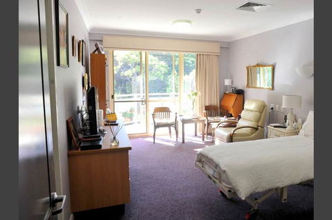 Thomas Holt Kirrawee - Gold Coast Aged Care 0