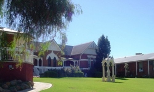 Southern Cross St Lawrence Apartments Harden